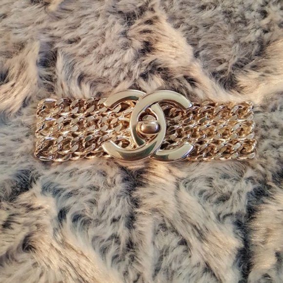 Chanel triple chain CC turn lock silver bracelet - Picture 7 of 15